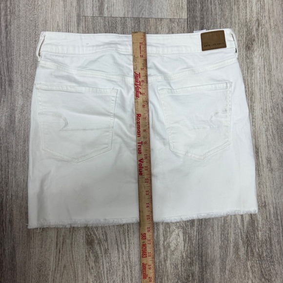 American Eagle‎ Outfitters White Denim Mini Skirt Hi-Rise Frayed Hem Sz 12 NWT - Picture 7 of 9